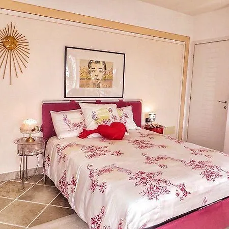 Rosy Villa *